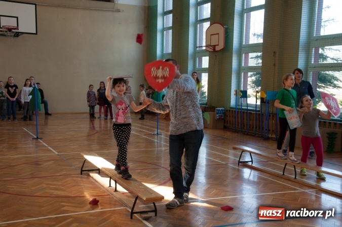 Zdjęcie w galerii na portalu naszraciborz.pl: Książęta Raciborscy? Od lat patronują raciborskiej szkole! Dni otwarte w SP18 wiadomości z regionu