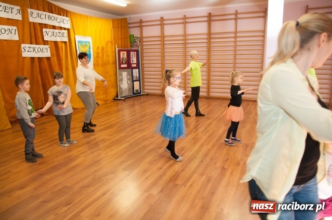 Zdjęcie w galerii na portalu naszraciborz.pl: Książęta Raciborscy? Od lat patronują raciborskiej szkole! Dni otwarte w SP18 wiadomości z regionu