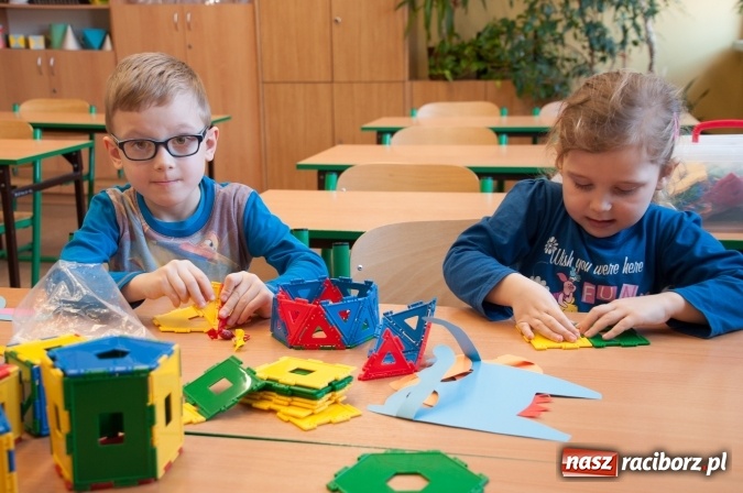 Zdjęcie w galerii na portalu naszraciborz.pl: Książęta Raciborscy? Od lat patronują raciborskiej szkole! Dni otwarte w SP18 wiadomości z regionu