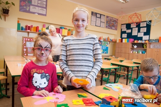 Zdjęcie w galerii na portalu naszraciborz.pl: Książęta Raciborscy? Od lat patronują raciborskiej szkole! Dni otwarte w SP18 wiadomości z regionu