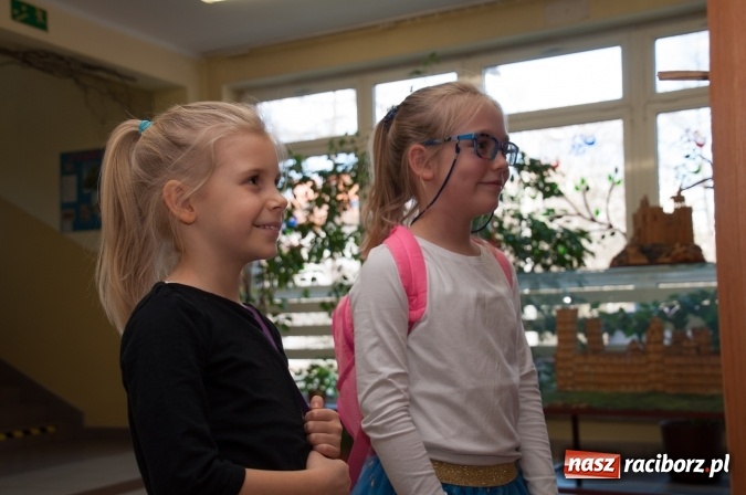 Zdjęcie w galerii na portalu naszraciborz.pl: Książęta Raciborscy? Od lat patronują raciborskiej szkole! Dni otwarte w SP18 wiadomości z regionu