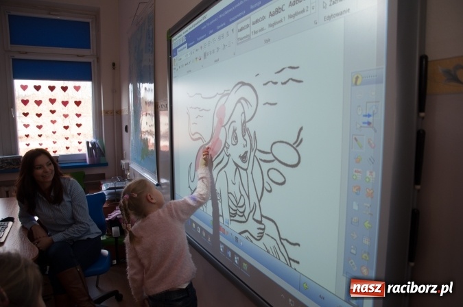 Zdjęcie w galerii na portalu naszraciborz.pl: Książęta Raciborscy? Od lat patronują raciborskiej szkole! Dni otwarte w SP18 wiadomości z regionu