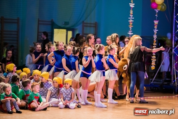 Zdjęcie w galerii na portalu naszraciborz.pl: Dziecięca Karnawałowa Rewia Tańca wiadomości z regionu