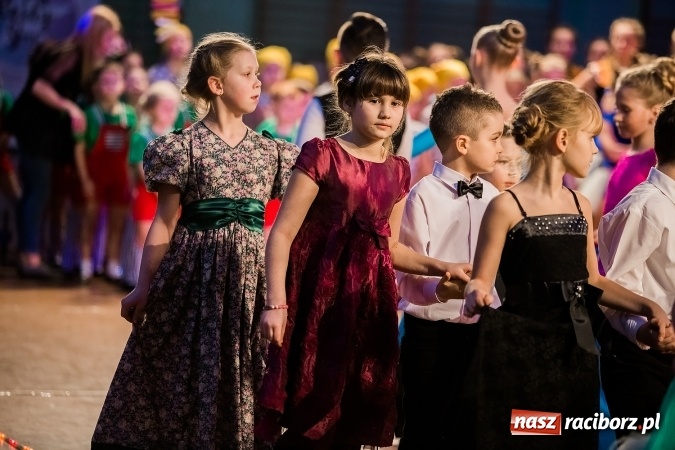 Zdjęcie w galerii na portalu naszraciborz.pl: Dziecięca Karnawałowa Rewia Tańca wiadomości z regionu