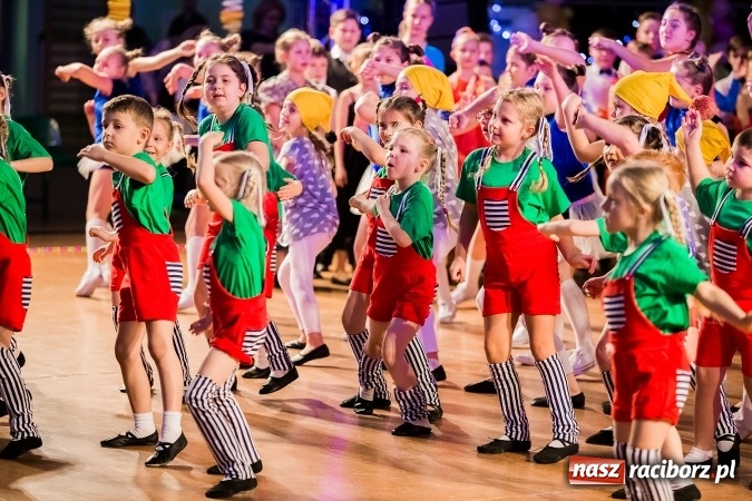 Zdjęcie w galerii na portalu naszraciborz.pl: Dziecięca Karnawałowa Rewia Tańca wiadomości z regionu