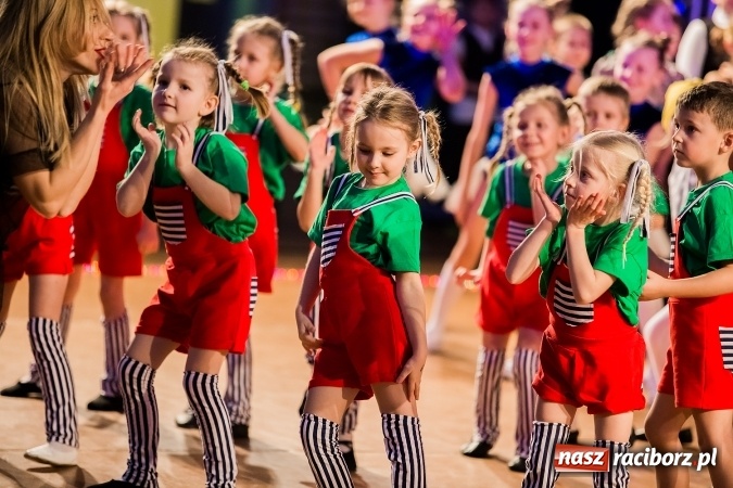 Zdjęcie w galerii na portalu naszraciborz.pl: Dziecięca Karnawałowa Rewia Tańca wiadomości z regionu