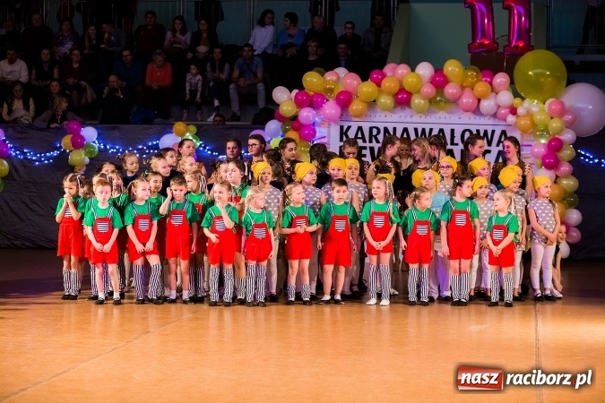 Zdjęcie w galerii na portalu naszraciborz.pl: Dziecięca Karnawałowa Rewia Tańca wiadomości z regionu