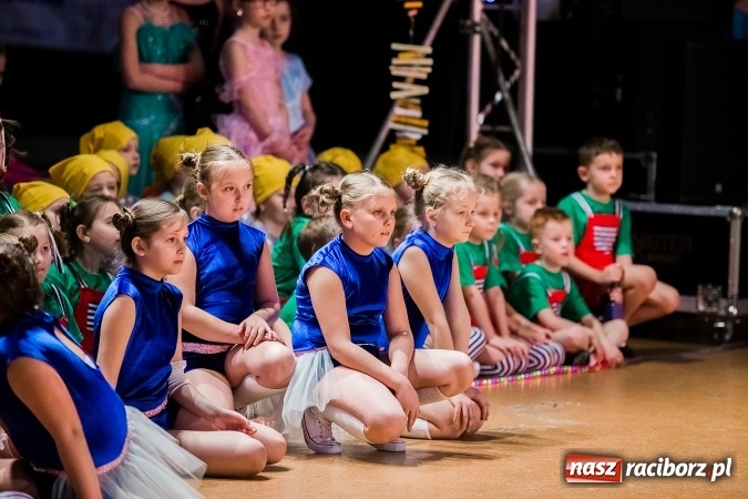 Zdjęcie w galerii na portalu naszraciborz.pl: Dziecięca Karnawałowa Rewia Tańca wiadomości z regionu