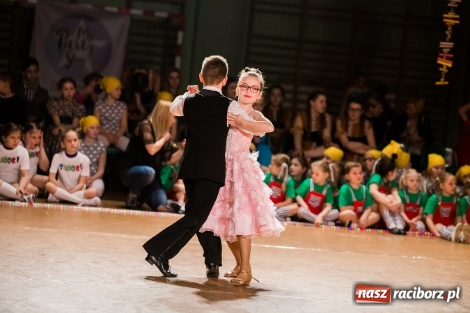 Zdjęcie w galerii na portalu naszraciborz.pl: Dziecięca Karnawałowa Rewia Tańca wiadomości z regionu
