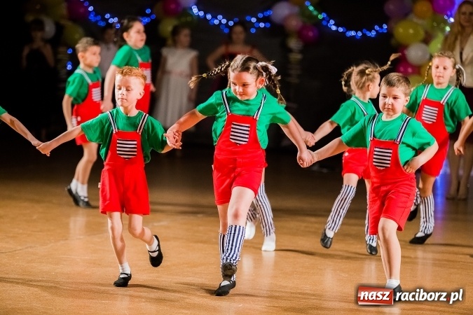 Zdjęcie w galerii na portalu naszraciborz.pl: Dziecięca Karnawałowa Rewia Tańca wiadomości z regionu