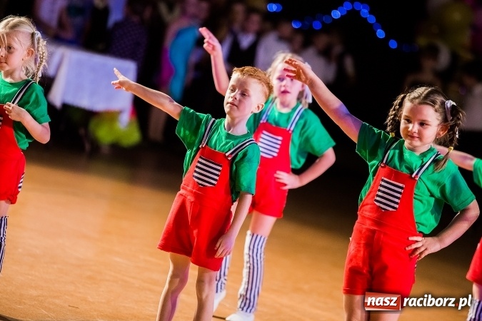 Zdjęcie w galerii na portalu naszraciborz.pl: Dziecięca Karnawałowa Rewia Tańca wiadomości z regionu