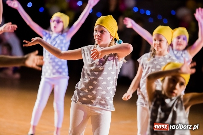 Zdjęcie w galerii na portalu naszraciborz.pl: Dziecięca Karnawałowa Rewia Tańca wiadomości z regionu