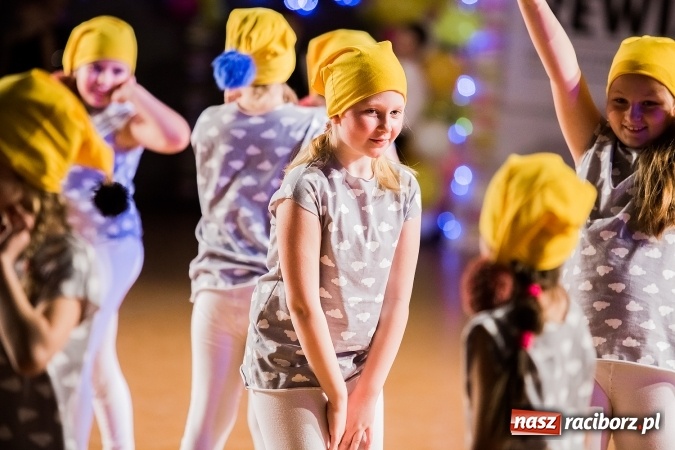 Zdjęcie w galerii na portalu naszraciborz.pl: Dziecięca Karnawałowa Rewia Tańca wiadomości z regionu