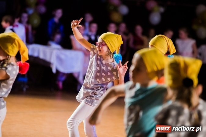 Zdjęcie w galerii na portalu naszraciborz.pl: Dziecięca Karnawałowa Rewia Tańca wiadomości z regionu