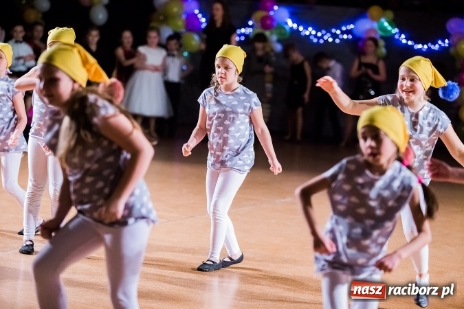 Zdjęcie w galerii na portalu naszraciborz.pl: Dziecięca Karnawałowa Rewia Tańca wiadomości z regionu