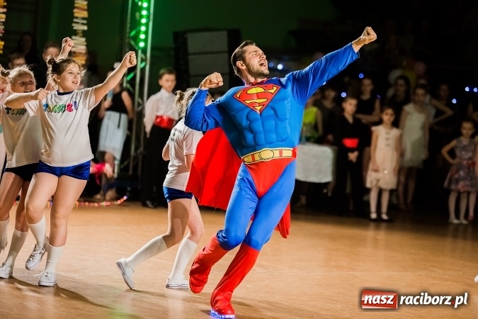 Zdjęcie w galerii na portalu naszraciborz.pl: Dziecięca Karnawałowa Rewia Tańca wiadomości z regionu