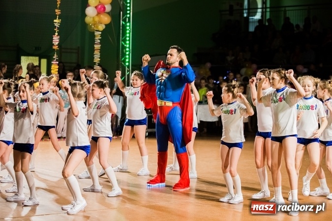 Zdjęcie w galerii na portalu naszraciborz.pl: Dziecięca Karnawałowa Rewia Tańca wiadomości z regionu