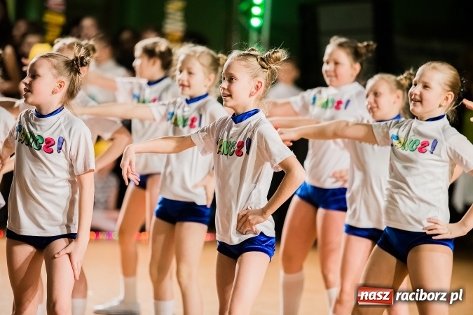 Zdjęcie w galerii na portalu naszraciborz.pl: Dziecięca Karnawałowa Rewia Tańca wiadomości z regionu