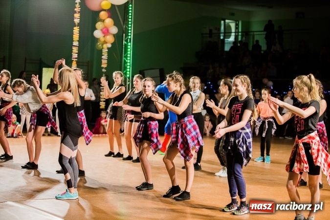 Zdjęcie w galerii na portalu naszraciborz.pl: Dziecięca Karnawałowa Rewia Tańca wiadomości z regionu