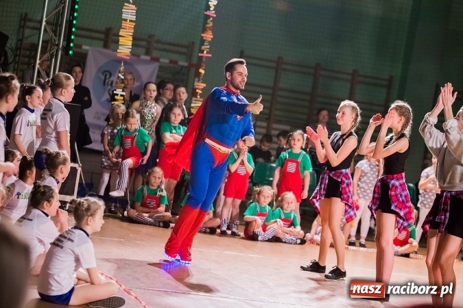 Zdjęcie w galerii na portalu naszraciborz.pl: Dziecięca Karnawałowa Rewia Tańca wiadomości z regionu