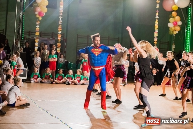 Zdjęcie w galerii na portalu naszraciborz.pl: Dziecięca Karnawałowa Rewia Tańca wiadomości z regionu
