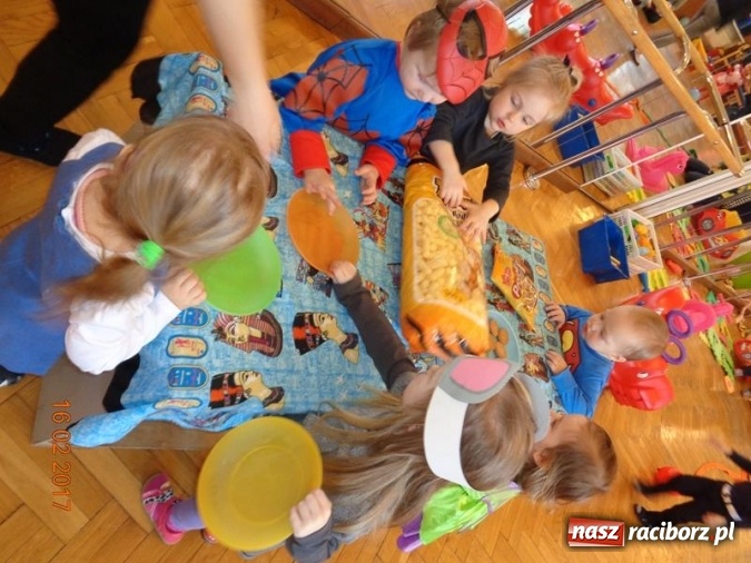 Zdjęcie w galerii na portalu naszraciborz.pl: Zakończenie karnawału w Fiku-miku  wiadomości z regionu