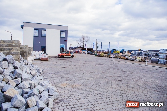 Zdjęcie w galerii na portalu naszraciborz.pl: Hurtownia kamienia naturalnego Bruki Karpiński z nową siedzibą przy ulicy Komunalnej wiadomości z regionu