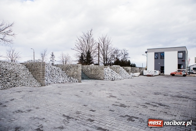 Zdjęcie w galerii na portalu naszraciborz.pl: Hurtownia kamienia naturalnego Bruki Karpiński z nową siedzibą przy ulicy Komunalnej wiadomości z regionu