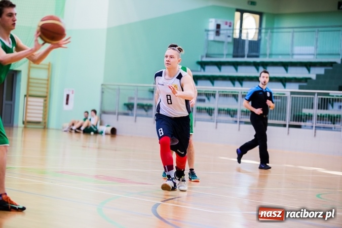 Zdjęcie w galerii na portalu naszraciborz.pl: Kolejne mecze koszykówki w ramach ligi szkolnej wiadomości z regionu