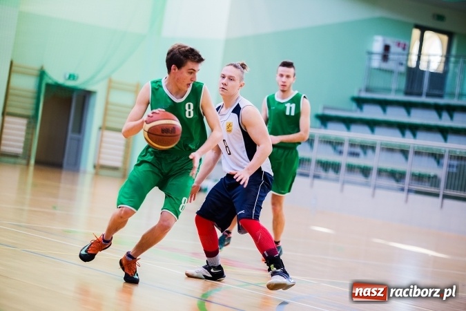 Zdjęcie w galerii na portalu naszraciborz.pl: Kolejne mecze koszykówki w ramach ligi szkolnej wiadomości z regionu