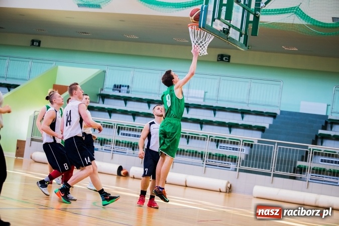 Zdjęcie w galerii na portalu naszraciborz.pl: Kolejne mecze koszykówki w ramach ligi szkolnej wiadomości z regionu