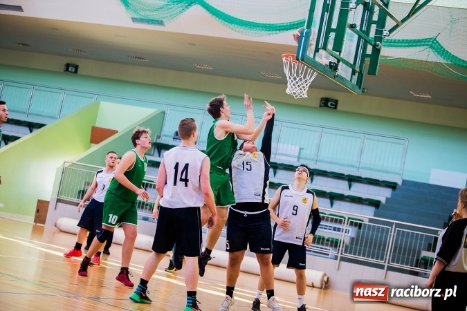 Zdjęcie w galerii na portalu naszraciborz.pl: Kolejne mecze koszykówki w ramach ligi szkolnej wiadomości z regionu