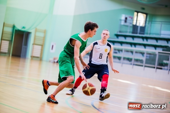 Zdjęcie w galerii na portalu naszraciborz.pl: Kolejne mecze koszykówki w ramach ligi szkolnej wiadomości z regionu