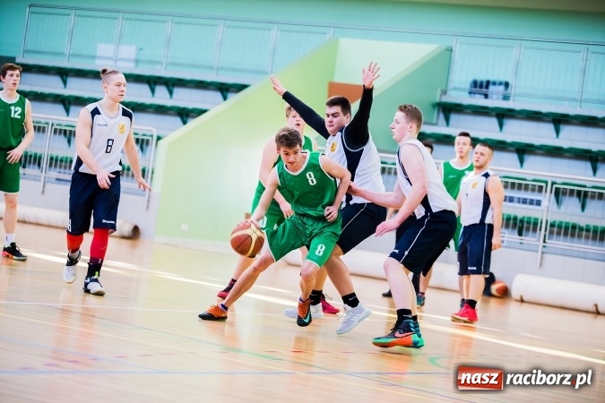 Zdjęcie w galerii na portalu naszraciborz.pl: Kolejne mecze koszykówki w ramach ligi szkolnej wiadomości z regionu
