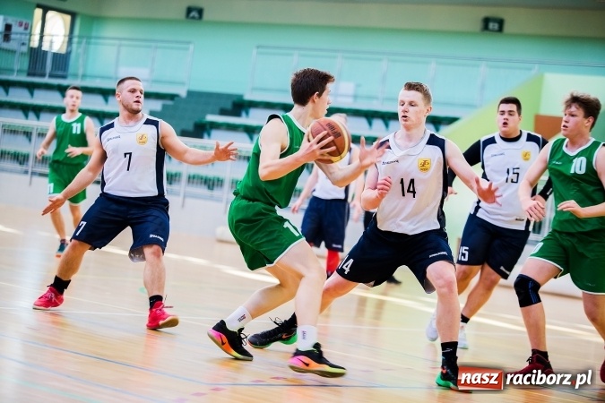 Zdjęcie w galerii na portalu naszraciborz.pl: Kolejne mecze koszykówki w ramach ligi szkolnej wiadomości z regionu