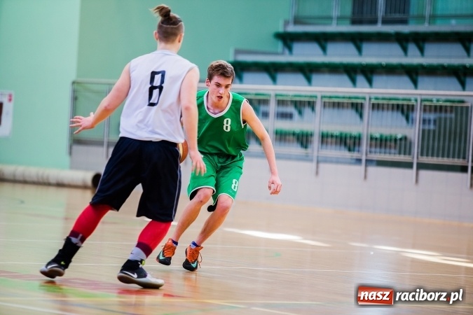 Zdjęcie w galerii na portalu naszraciborz.pl: Kolejne mecze koszykówki w ramach ligi szkolnej wiadomości z regionu