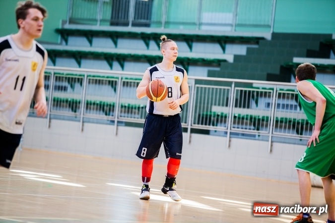 Zdjęcie w galerii na portalu naszraciborz.pl: Kolejne mecze koszykówki w ramach ligi szkolnej wiadomości z regionu