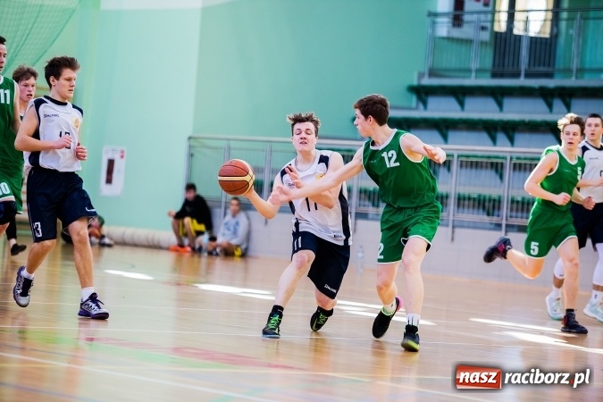 Zdjęcie w galerii na portalu naszraciborz.pl: Kolejne mecze koszykówki w ramach ligi szkolnej wiadomości z regionu
