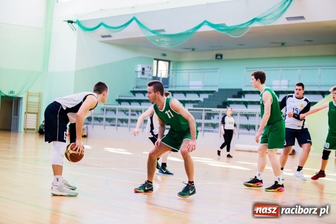 Zdjęcie w galerii na portalu naszraciborz.pl: Kolejne mecze koszykówki w ramach ligi szkolnej wiadomości z regionu