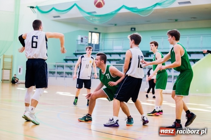Zdjęcie w galerii na portalu naszraciborz.pl: Kolejne mecze koszykówki w ramach ligi szkolnej wiadomości z regionu