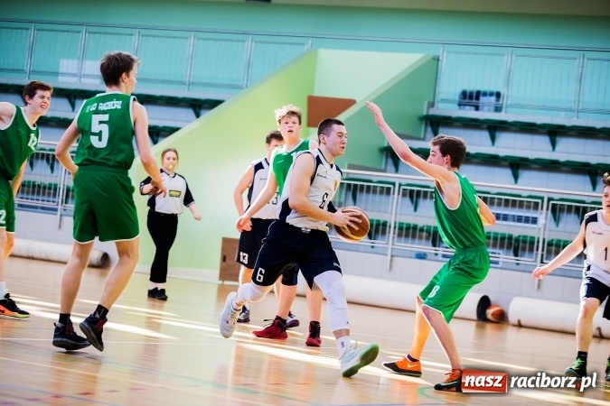 Zdjęcie w galerii na portalu naszraciborz.pl: Kolejne mecze koszykówki w ramach ligi szkolnej wiadomości z regionu