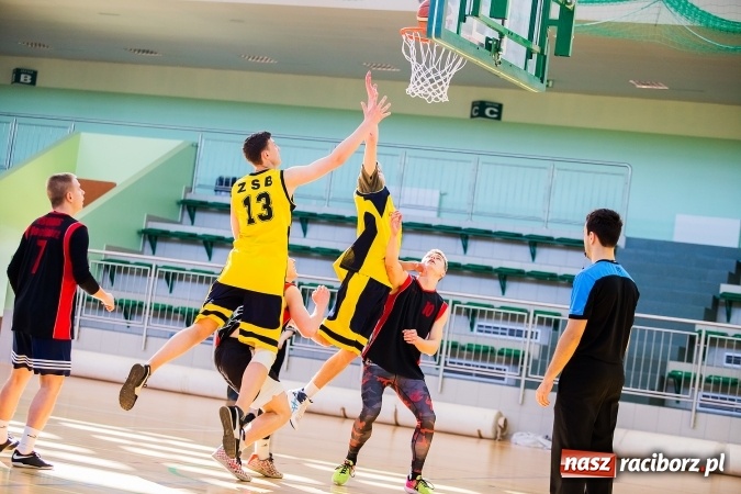 Zdjęcie w galerii na portalu naszraciborz.pl: Kolejne mecze koszykówki w ramach ligi szkolnej wiadomości z regionu