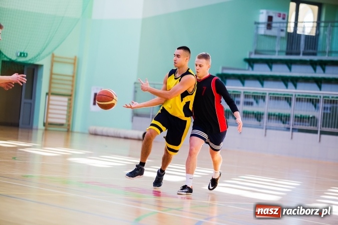 Zdjęcie w galerii na portalu naszraciborz.pl: Kolejne mecze koszykówki w ramach ligi szkolnej wiadomości z regionu