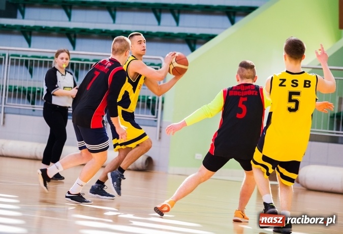 Zdjęcie w galerii na portalu naszraciborz.pl: Kolejne mecze koszykówki w ramach ligi szkolnej wiadomości z regionu