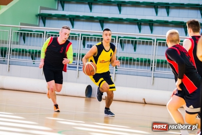 Zdjęcie w galerii na portalu naszraciborz.pl: Kolejne mecze koszykówki w ramach ligi szkolnej wiadomości z regionu