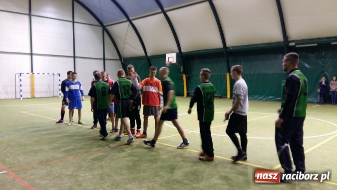 Zdjęcie w galerii na portalu naszraciborz.pl: III edycja Rudzkiej Amatorskiej Ligi Piłki Nożnej Pięcioosobowej dobiegła końca wiadomości z regionu