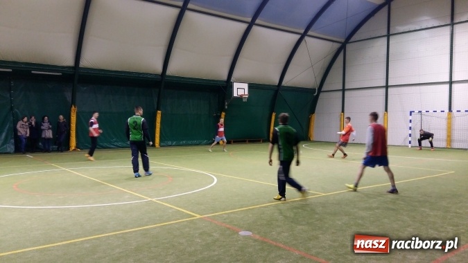 Zdjęcie w galerii na portalu naszraciborz.pl: III edycja Rudzkiej Amatorskiej Ligi Piłki Nożnej Pięcioosobowej dobiegła końca wiadomości z regionu