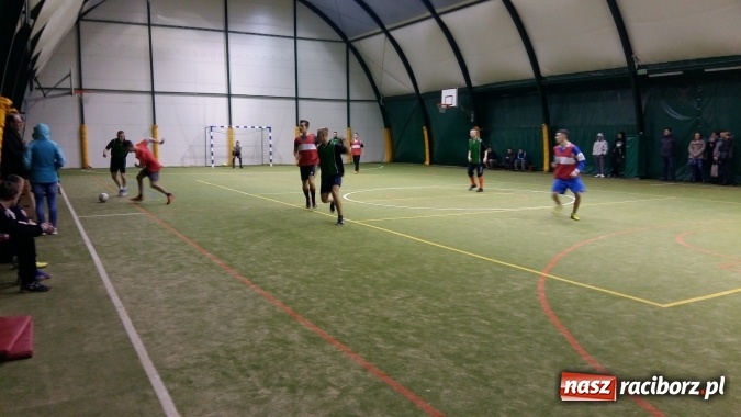 Zdjęcie w galerii na portalu naszraciborz.pl: III edycja Rudzkiej Amatorskiej Ligi Piłki Nożnej Pięcioosobowej dobiegła końca wiadomości z regionu
