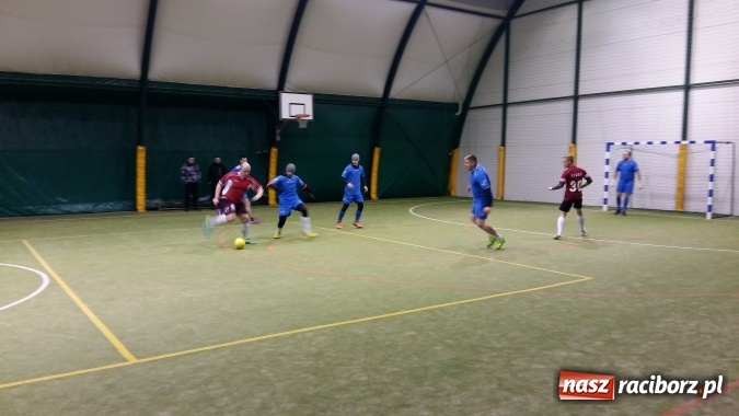 Zdjęcie w galerii na portalu naszraciborz.pl: III edycja Rudzkiej Amatorskiej Ligi Piłki Nożnej Pięcioosobowej dobiegła końca wiadomości z regionu