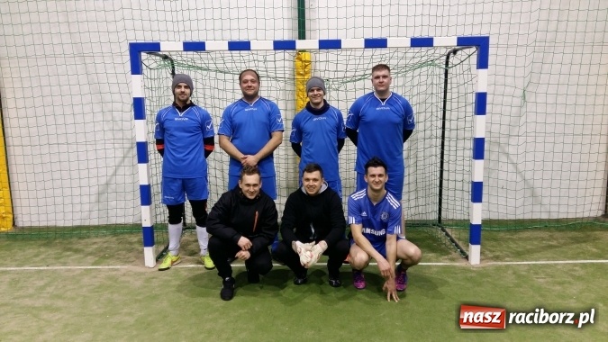 Zdjęcie w galerii na portalu naszraciborz.pl: III edycja Rudzkiej Amatorskiej Ligi Piłki Nożnej Pięcioosobowej dobiegła końca wiadomości z regionu